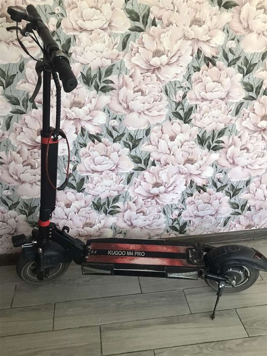 Продам електросамокат Kugoо M4 Pro