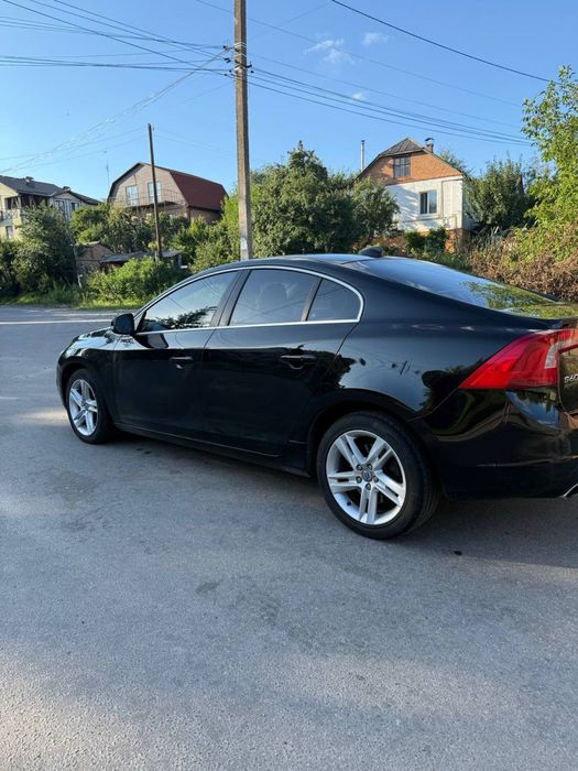 Volvo s60 2013 рік