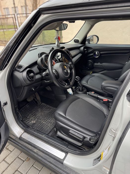 Mini Cooper one 4 doors 2017