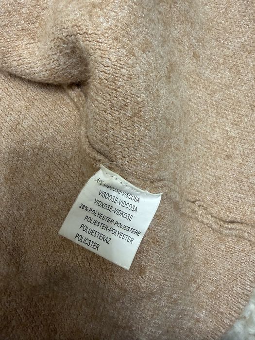 sweter kardigan zatrzaski pompony ozdobne brzoskwiniowy wiskoza