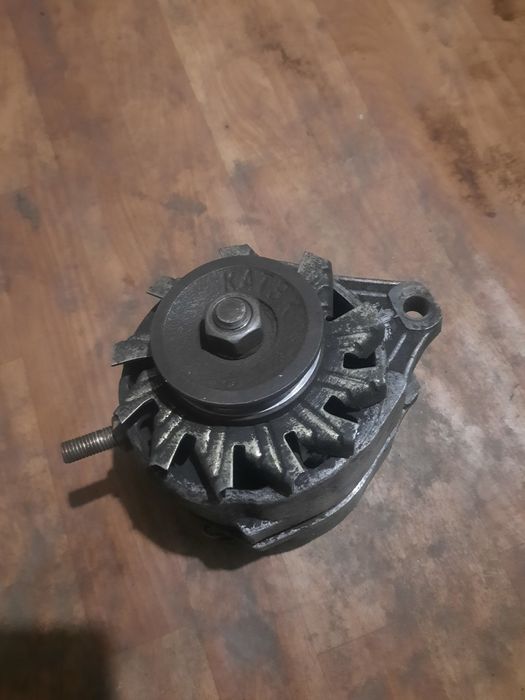 Продам  генератор на ваз