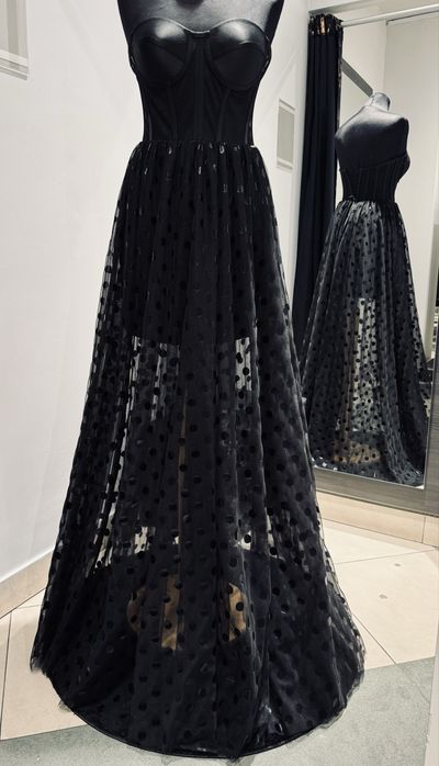 Sukienka czarna w grochy