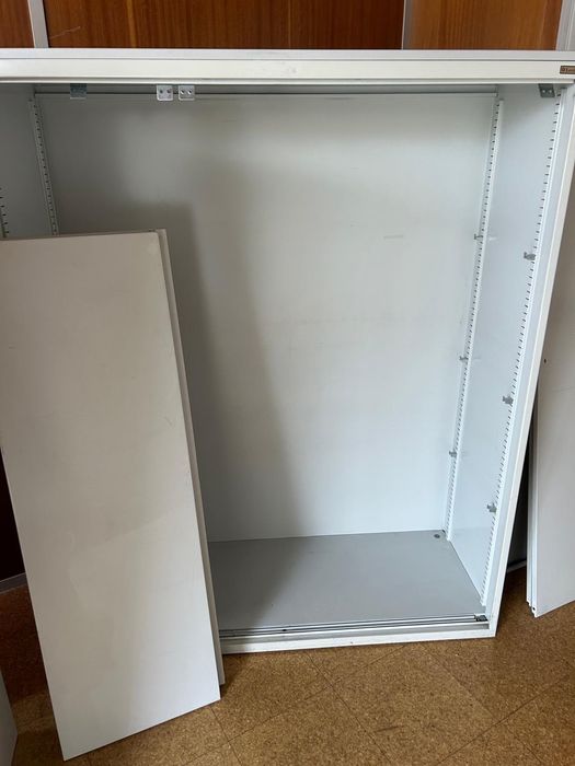 Armários metal três prateleiras