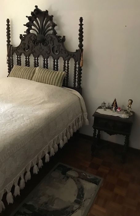 Mobília de quarto tradicional e clássica