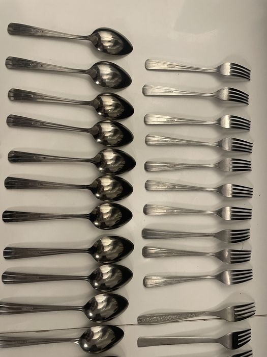 Sztućce Różne Niekompletne