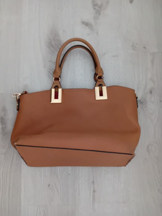 Mala de senhora castanha