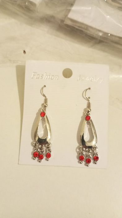 Lote de 100 pares de brincos novos
