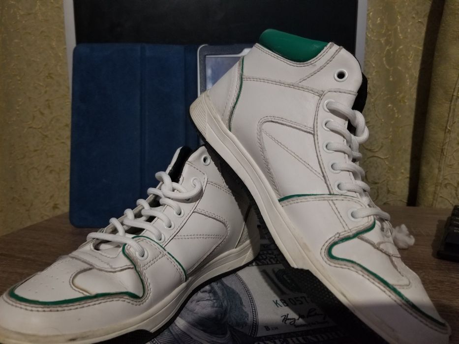 Кросівки білі 36рр ст23.5см