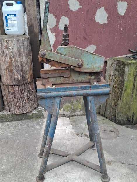 Sprzedam nożyce gilotynowe.