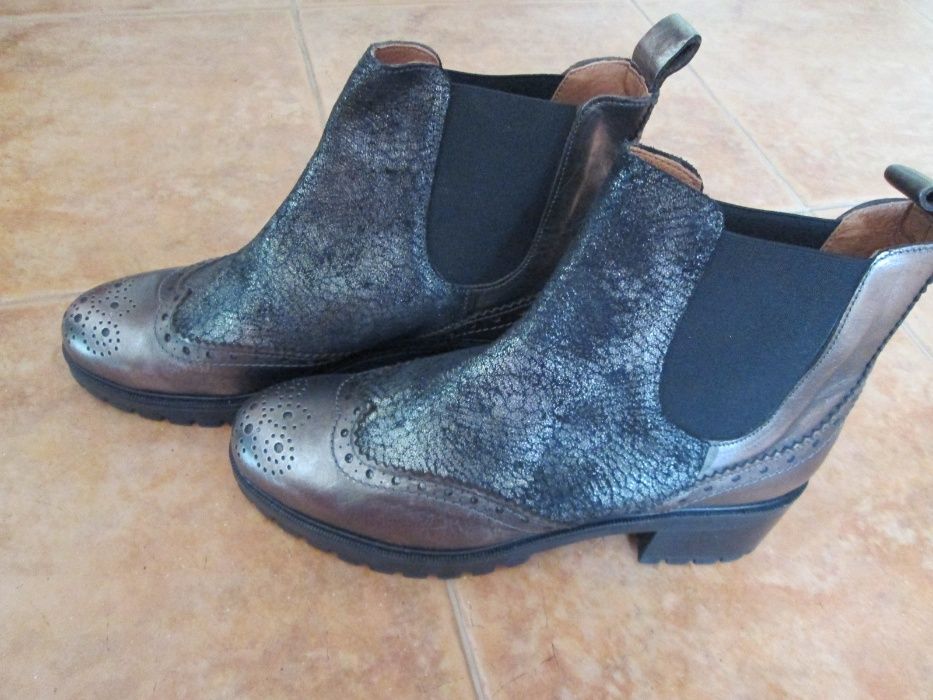 Botas  novas em pele tamanho 39