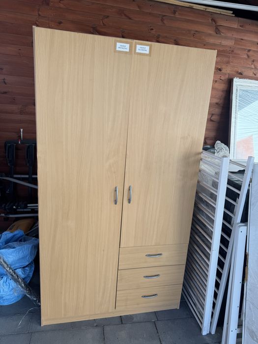 Szafa otwierana z szufladami w kolorze