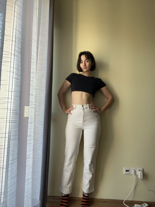 Білі стрейчеві джинси на високій посадці