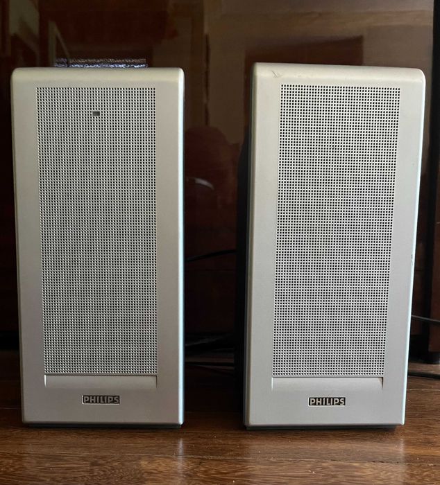 Televisão Philips Match Line 48 cm diagonal e três colunas frontais