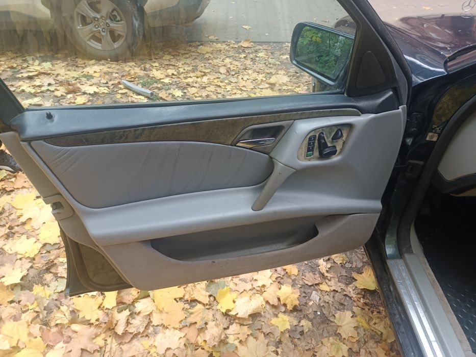 Продам мерседес 210