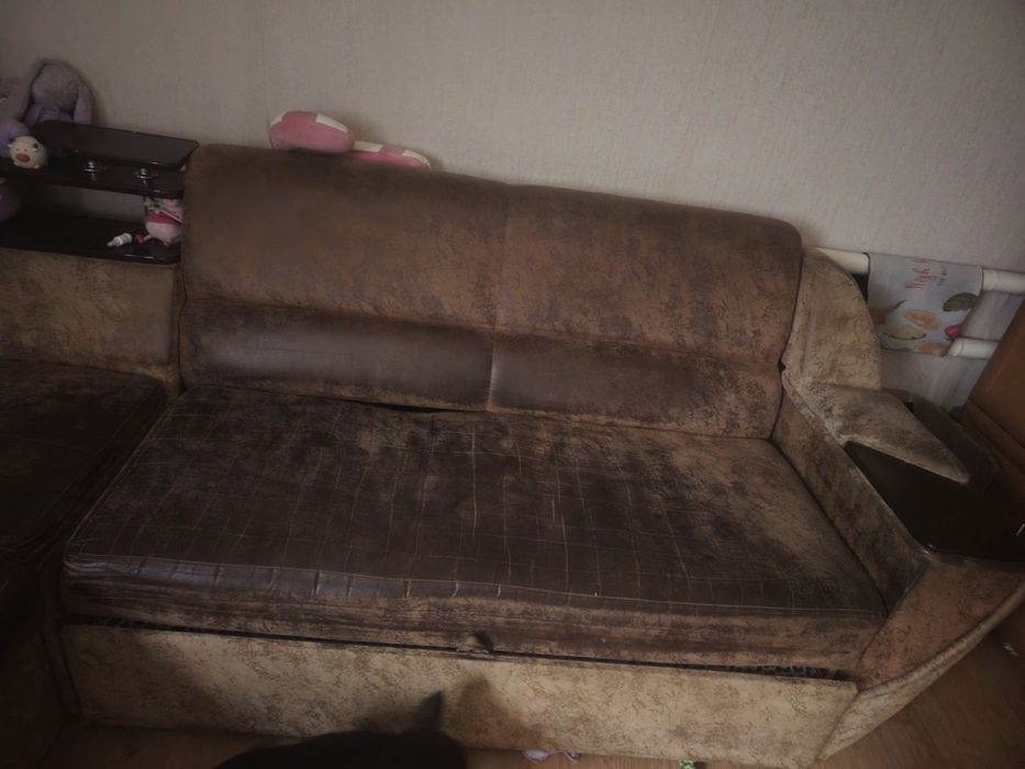 Продам диван угловой шикарный...