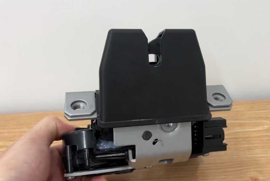 Zamek mondeo mk5 z dociągiem