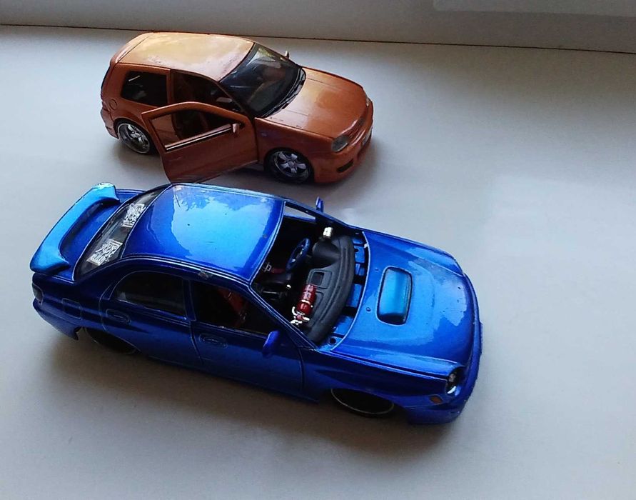 Колекційні моделі машинок 1:24 Maisto Welly