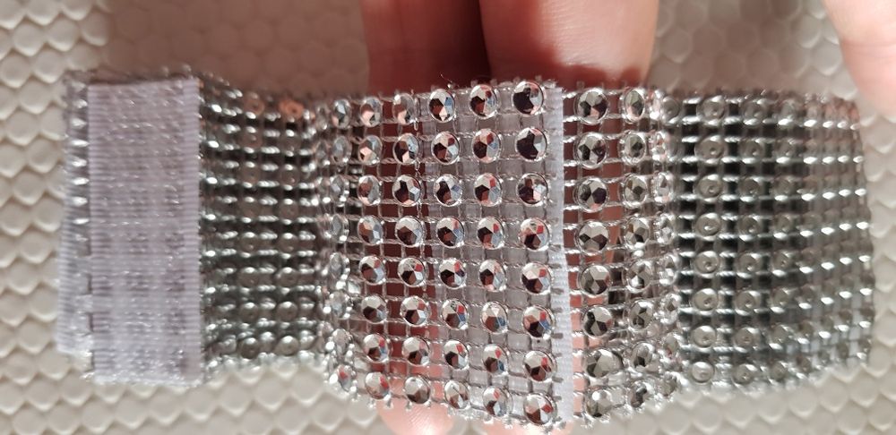 Tiras para prender guardanapos, com velcro.