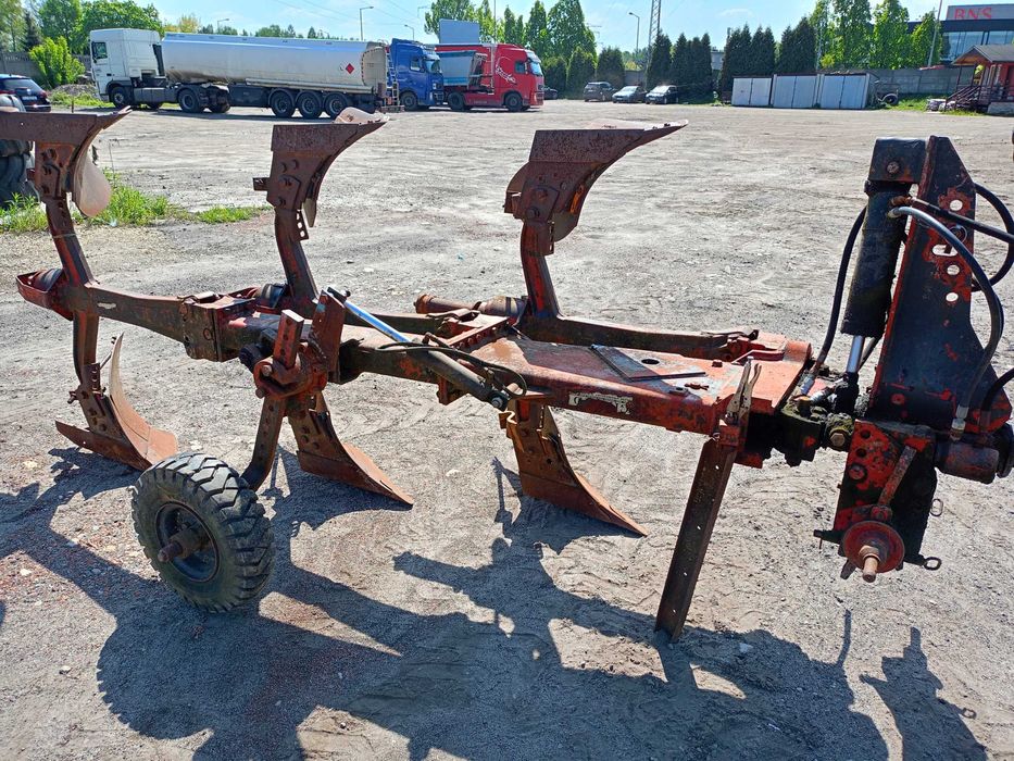 Pług obrotowy 3 skibowy