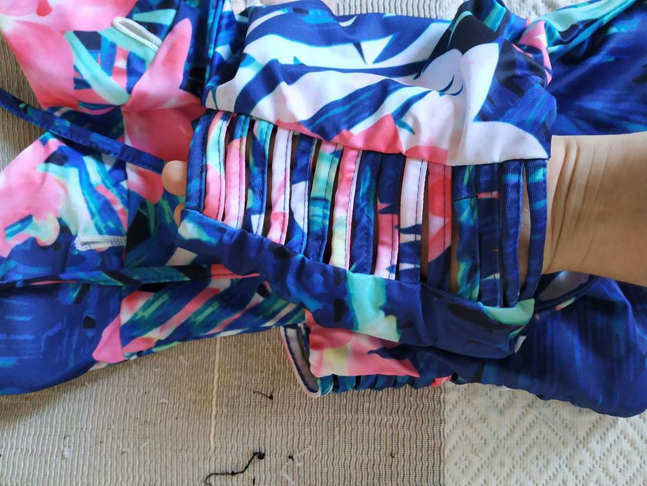 Trikini floral sem costas