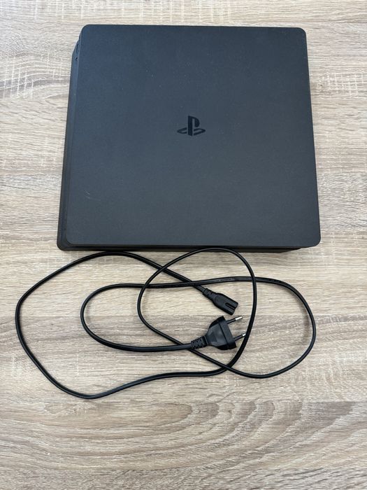 Playstation 4 slim + comando + jogos