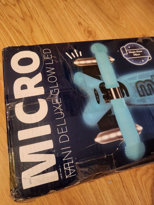 Trotinete criança luminosa azul nova