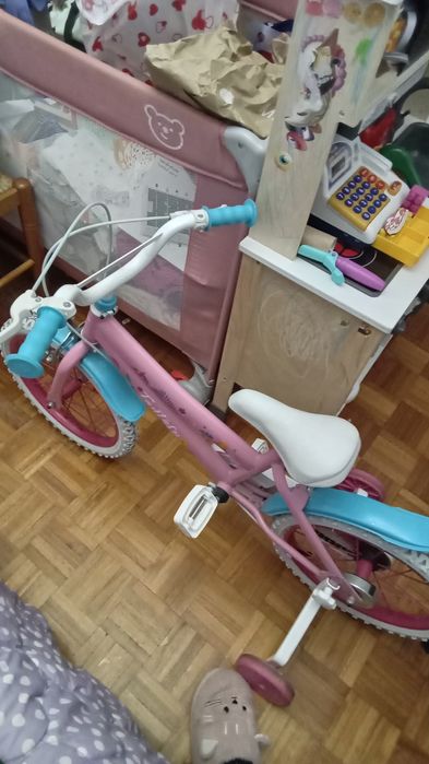 Bicicleta rosa como nova
