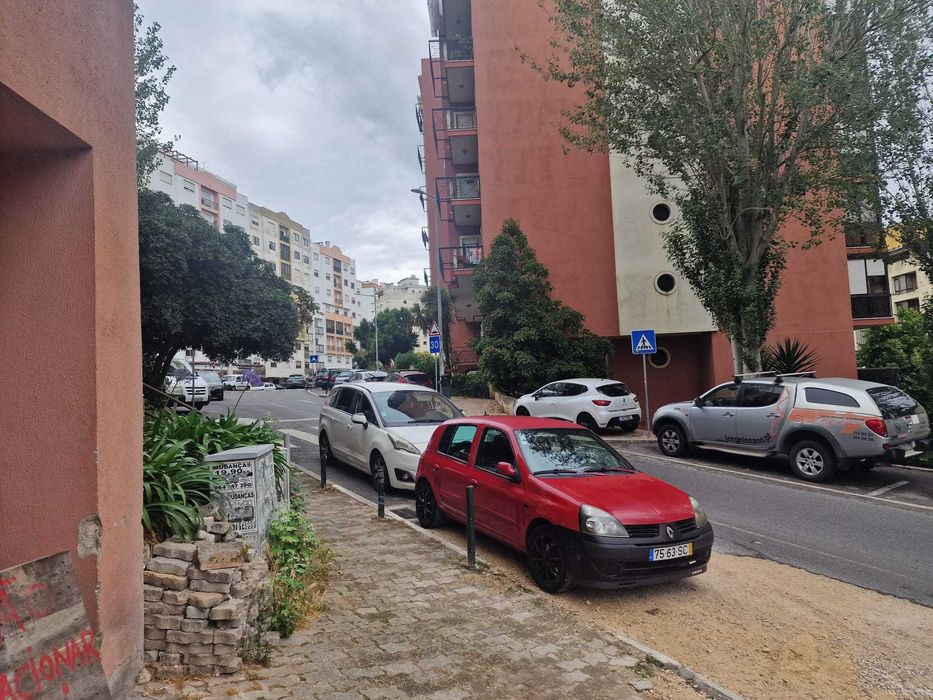 Garagem - Monte Abrão