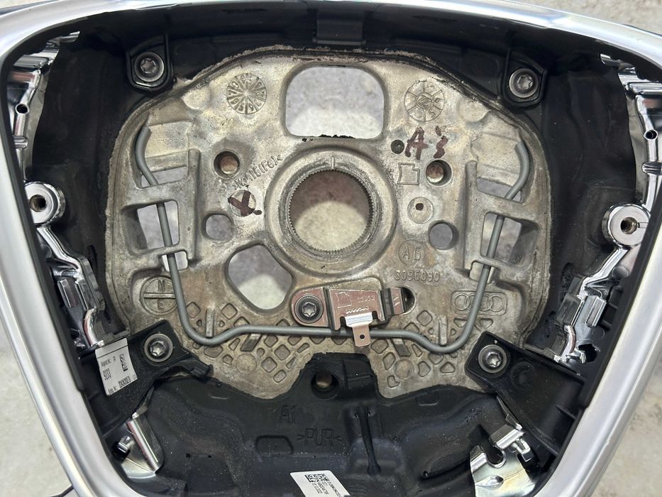 Volante Audi A6 (C8)