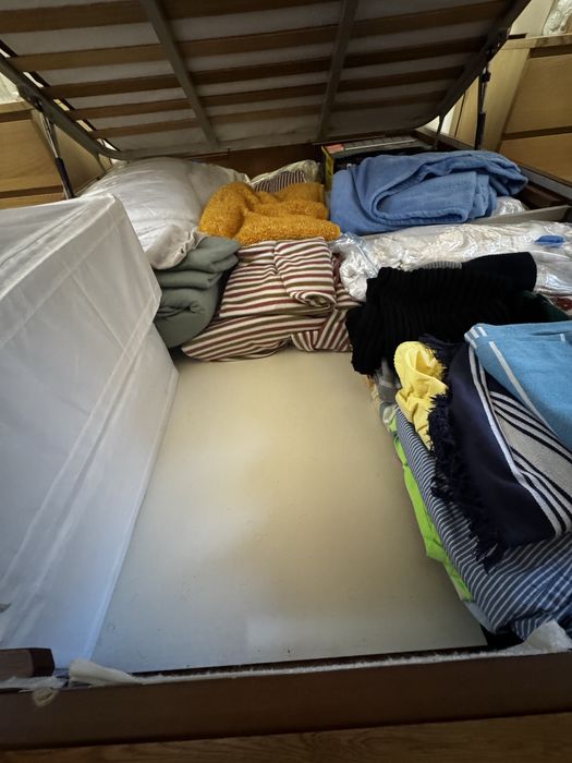 Colchão Emma Original Pro+ 140x190 + Cama Casal com estrado e boa arrumação