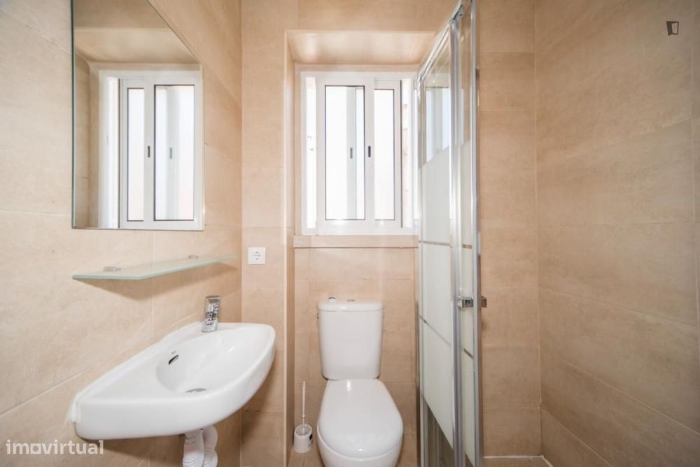 Quarto - localizado em Sete Rios Lisbon