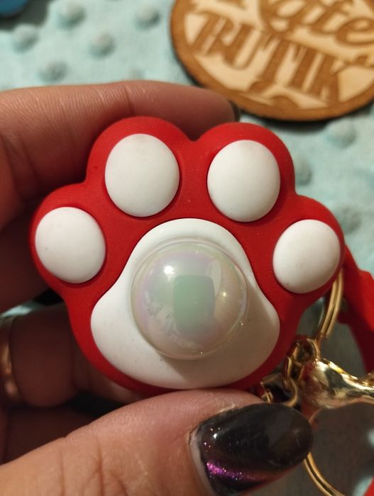 Brelok świecący łapka