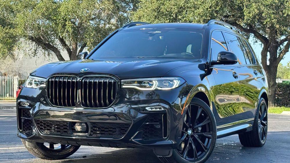 BMW X7      2021
