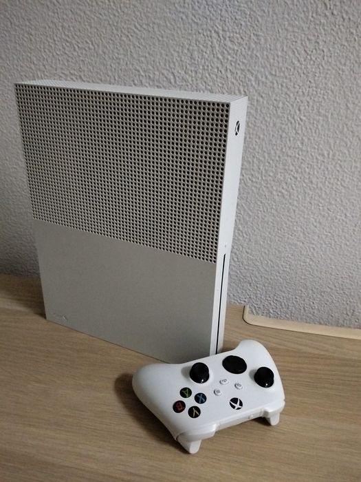 Xbox One S + Comando Xbox Series X|S