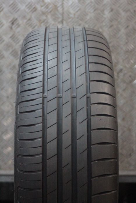205/60/16 Goodyear Efficient Grip Performance 205/60 R16