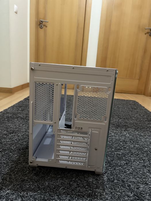Caixa pc branca totalemnte nova pronta a usar