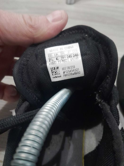 Кросівки adidas 200грн