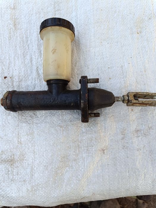 Главный  цилиндр сцепления