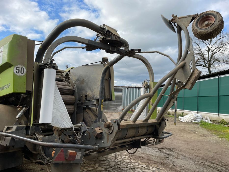 Enfardadeira de rolos Claas