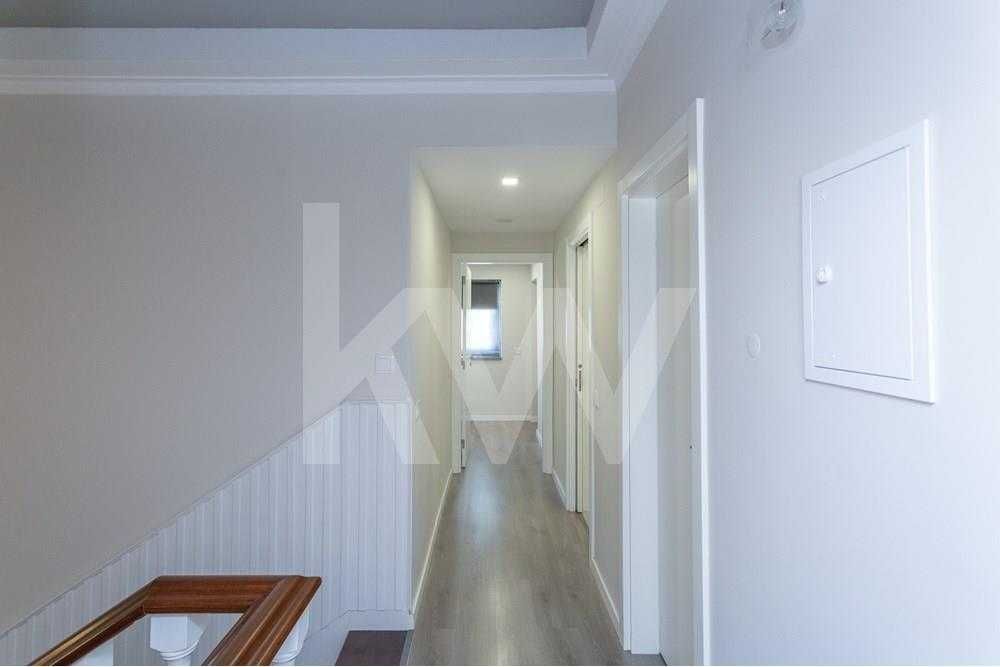 Quarto para Arrendar em Moradia (Reboleira - Águas Livres)