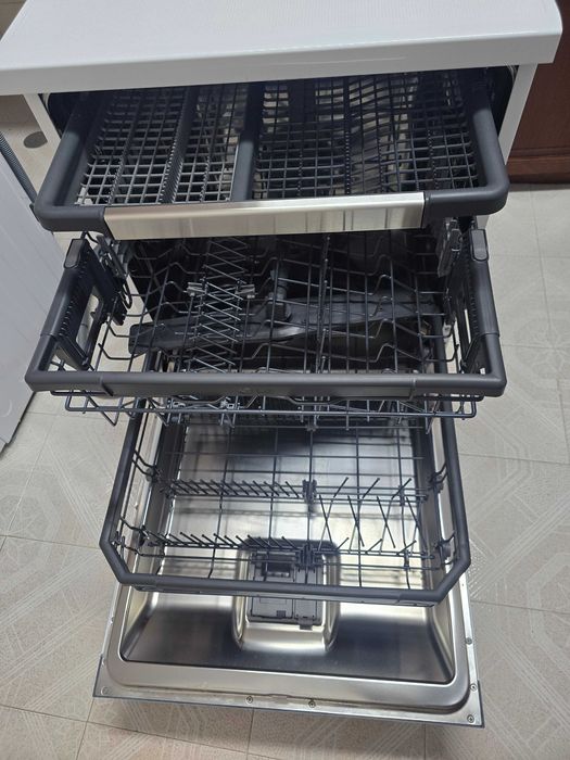 Máquina de Lavar Loiça LG DF355FW — Excelente Estado, Muito Pouco Uso