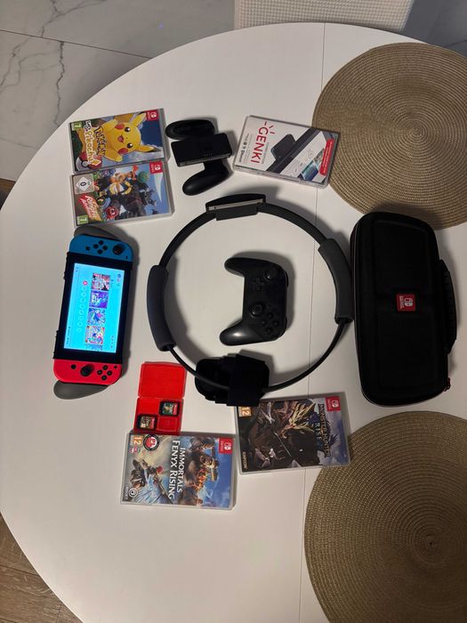 Konsola Nintendo Switch V2 + grip + etui + pro controller z 6 grami