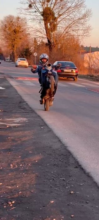 Yamaha vino 2t stunt