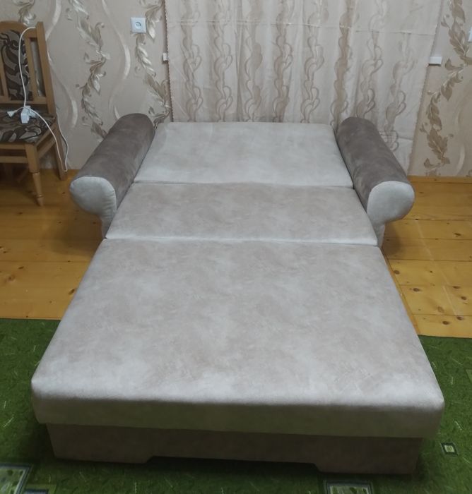 Диван - дерево масив.