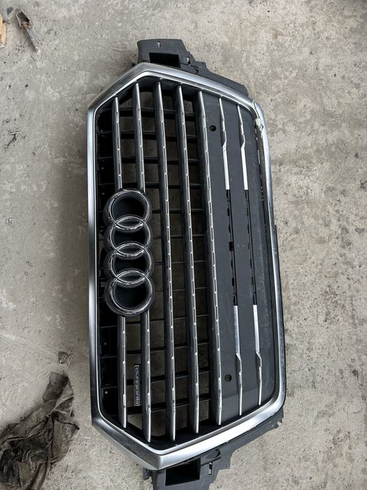 Решітка Ауді Q7 4m 2015-2020рік