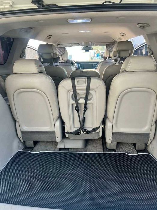 Kia Carnival 2.2 CRDi  2015 рік 9 місць