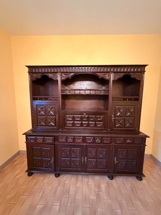 Móvel de sala e mesa com 8 cadeiras IMPECÁVEL