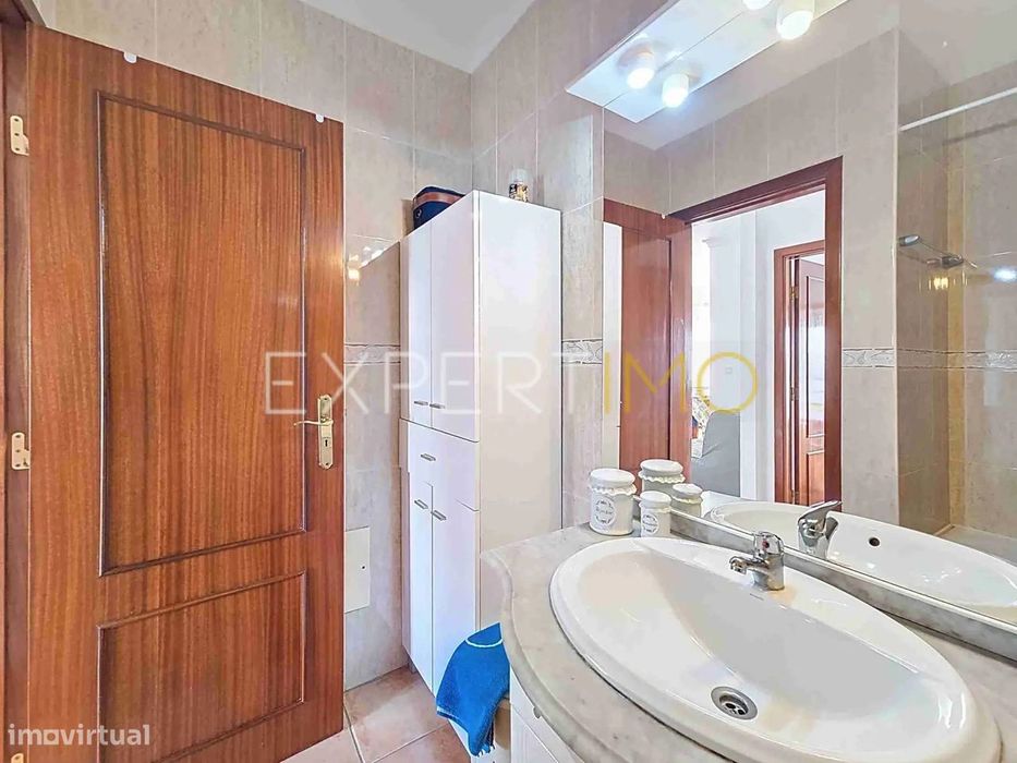 Apartamento T1 a 300m da Praia da Rocha com garagem e piscina