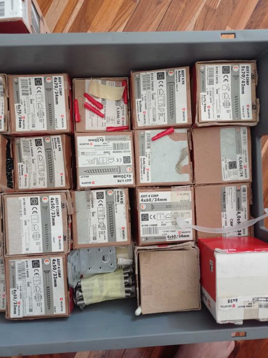 Lote de parafusos Würth ASSY e ferragens – novos/nunca utilizados
