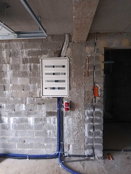 Elektryk, kompleksowe instalacje elektryczne, pomiary elektryczne, instalacje odgromowe